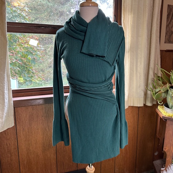 Free People • Carine Dark Green Tunic Sweater in Jaded - Picture 2 of 16